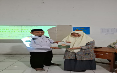MA Muallimin Bagikan Mushaf Al-Qur’an Serentak, Dukung Gerakan Hafalan Qur’an Bulan Depan